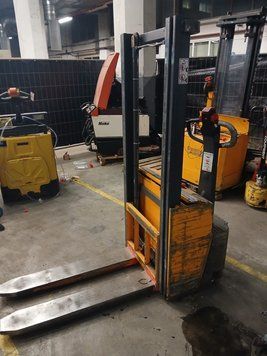 Used material handling equipment Genkinger EGV9 &mdash; Booster Lift
