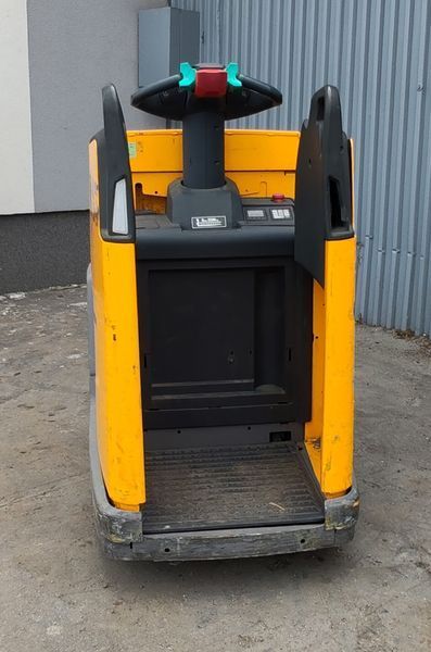 Used material handling equipment Jungheinrich ERE225 1400mm/ 465ah/ 4pc in stock &mdash; Booster Lift