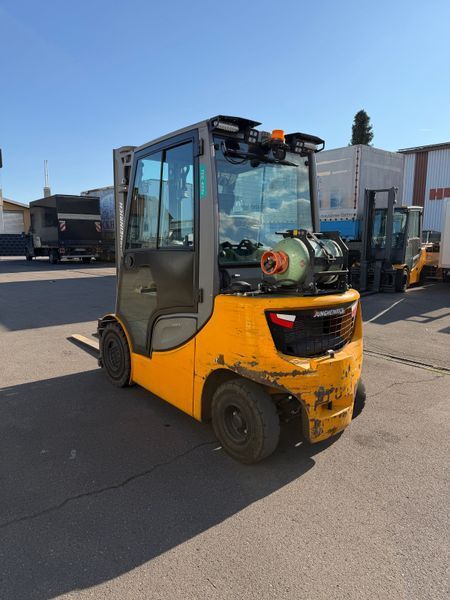 Použit&aacute; manipulačn&aacute; technika Jungheinrich TFG 425s 4v/ 4757h &mdash; Booster Lift