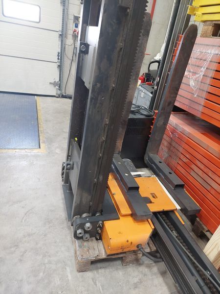 Použit&aacute; manipulačn&aacute; technika Still MX-X &mdash; Booster Lift