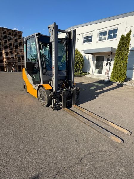 Použit&aacute; manipulačn&aacute; technika Jungheinrich TFG 425s 4v/ 4757h &mdash; Booster Lift