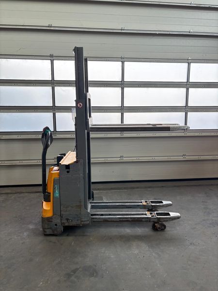 Použit&aacute; manipulačn&aacute; technika Jungheinrich EJD 118 &mdash; Booster Lift