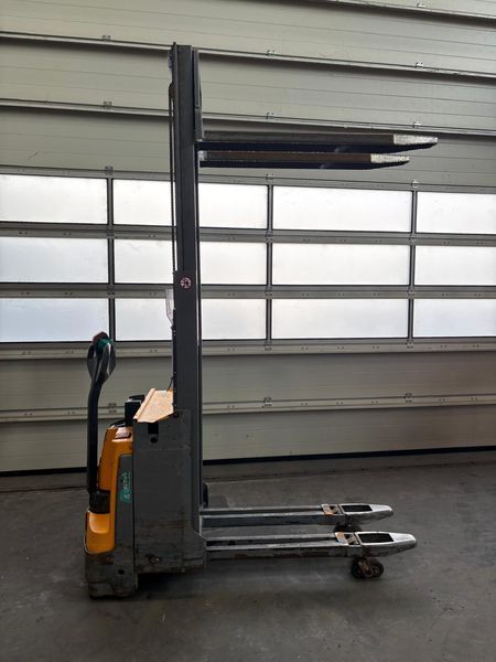 Použit&aacute; manipulačn&aacute; technika Jungheinrich EJD 118 &mdash; Booster Lift