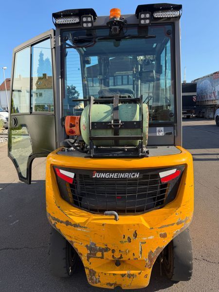 Použit&aacute; manipulačn&aacute; technika Jungheinrich TFG 425s 4v/ 4757h &mdash; Booster Lift