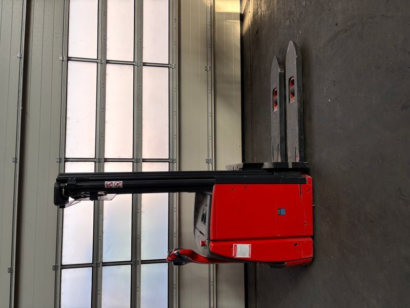 Použit&aacute; manipulačn&aacute; technika Linde L 20 1173 Triplex &mdash; Booster Lift