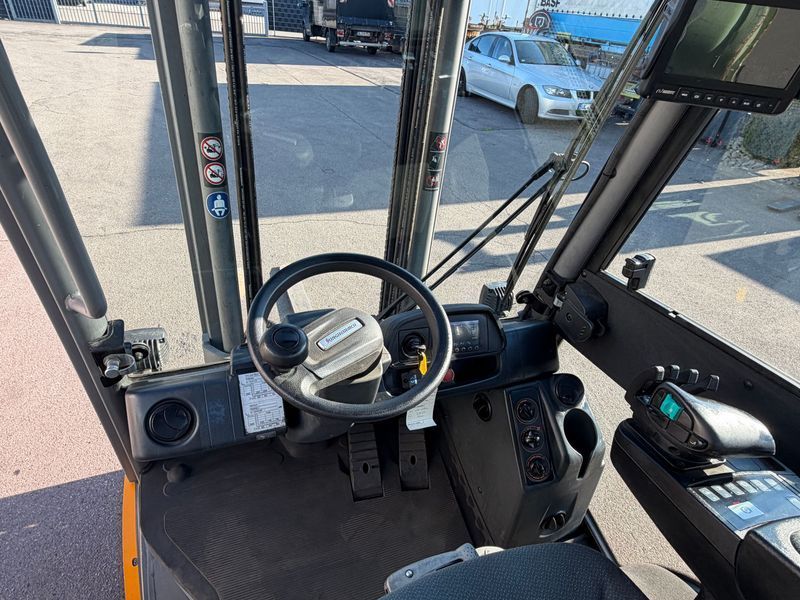 Použit&aacute; manipulačn&aacute; technika Jungheinrich TFG 425s 4v/ 4757h &mdash; Booster Lift