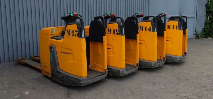 Used material handling equipment Jungheinrich ERE225 1400mm/ 465ah/ 4pc in stock &mdash; Booster Lift