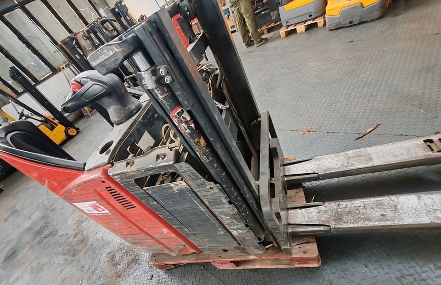 Použit&aacute; manipulačn&aacute; technika Linde L12 battery problem &mdash; Booster Lift