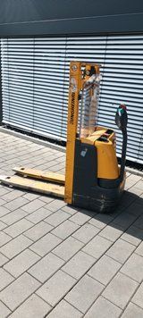 Used material handling equipment Jungheinrich EJC110 &mdash; Booster Lift