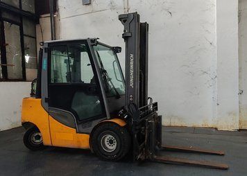 Použit&aacute; manipulačn&aacute; technika Jungheinrich TFG435s &mdash; Booster Lift