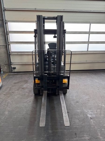 Použit&aacute; manipulačn&aacute; technika Jungheinrich EFG 215 Li-Lion &mdash; Booster Lift