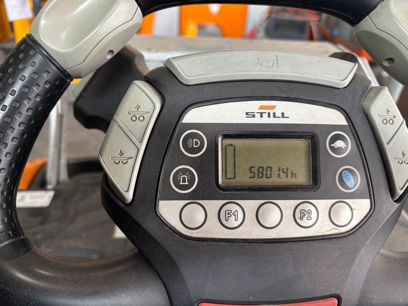 Použit&aacute; manipulačn&aacute; technika Still OPX-L12 &mdash; Booster Lift
