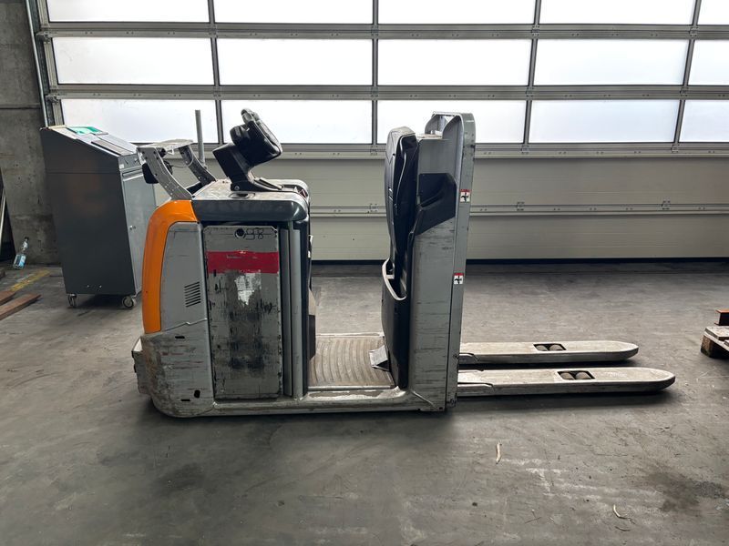 Použit&aacute; manipulačn&aacute; technika Still OPX-L12 &mdash; Booster Lift