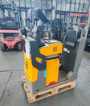 Použit&aacute; manipulačn&aacute; technika Jungheinrich EZS130 defect &mdash; Booster Lift