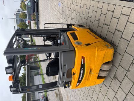 Used material handling equipment Jungheinrich EFG 215 &mdash; Booster Lift