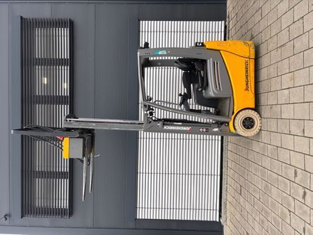 Used material handling equipment Jungheinrich EFG 215 &mdash; Booster Lift