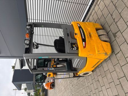 Used material handling equipment Jungheinrich EFG 215 &mdash; Booster Lift