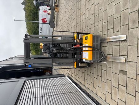 Used material handling equipment Jungheinrich EFG 215 &mdash; Booster Lift