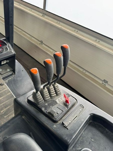 Used material handling equipment Bobcat G25NXP &mdash; Booster Lift
