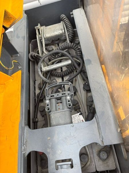 Used material handling equipment Jungheinrich ERD 220 KLPF &mdash; Booster Lift