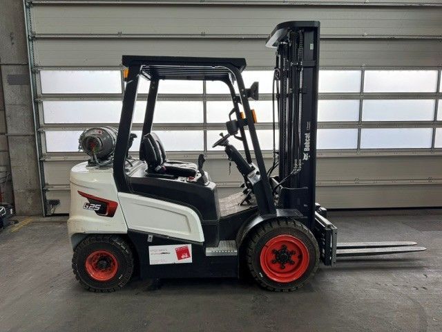 Used material handling equipment Bobcat G25NXP &mdash; Booster Lift