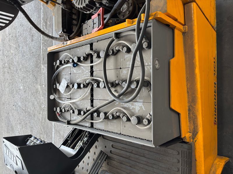 Použit&aacute; manipulačn&aacute; technika Jungheinrich EFG 115 &mdash; Booster Lift