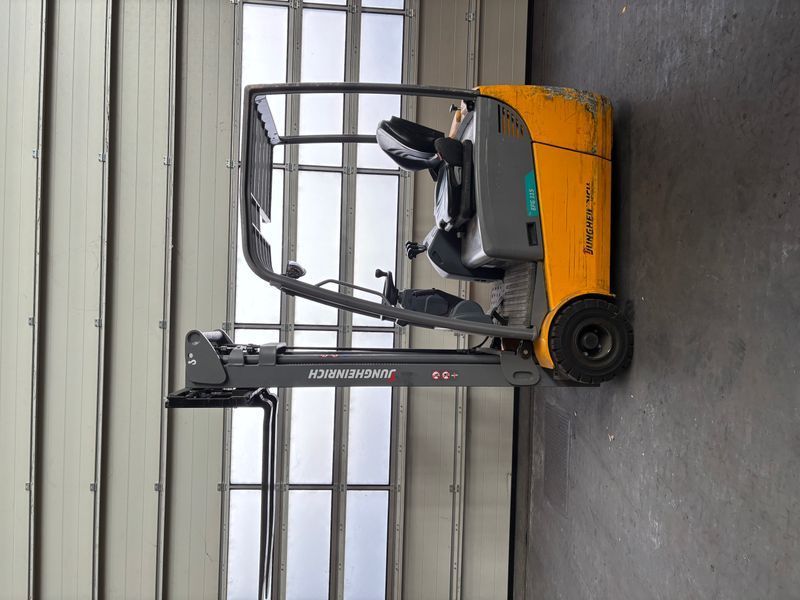 Použit&aacute; manipulačn&aacute; technika Jungheinrich EFG 115 &mdash; Booster Lift