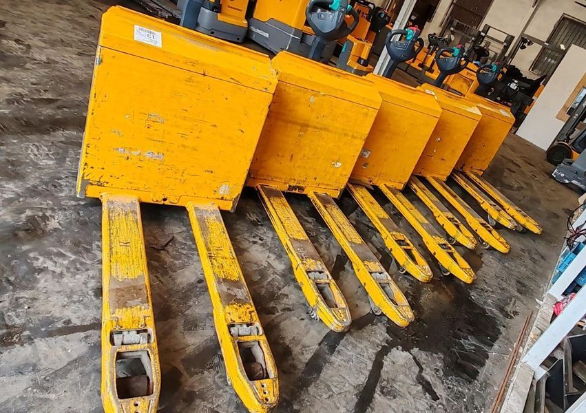 Used material handling equipment Jungheinrich EJE 116i Li-ion/ 2022y/ 1.6t/ 278kg (5pc) &mdash; Booster Lift