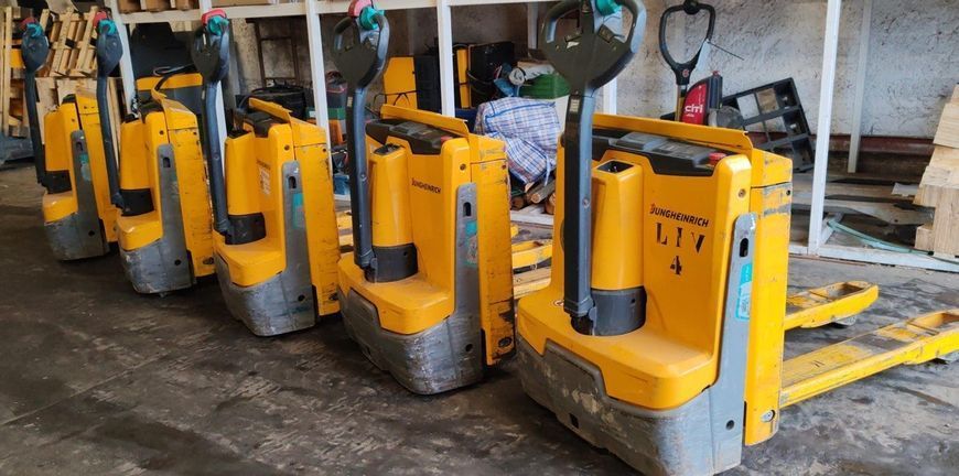 Used material handling equipment Jungheinrich EJE 116i Li-ion/ 2022y/ 1.6t/ 278kg (5pc) &mdash; Booster Lift