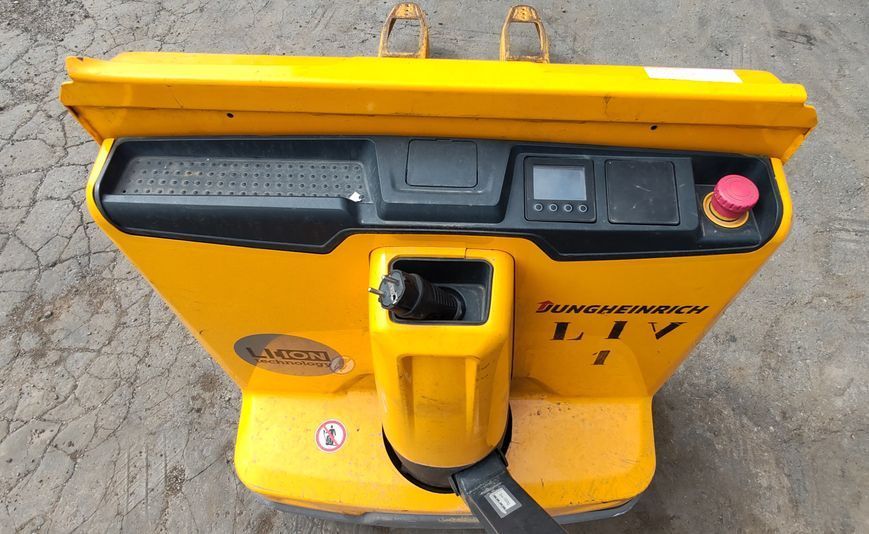Used material handling equipment Jungheinrich EJE 116i Li-ion/ 2022y/ 1.6t/ 278kg (5pc) &mdash; Booster Lift