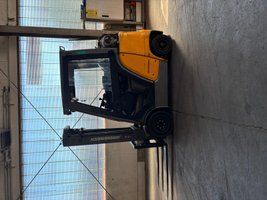 Used material handling equipment Jungheinrich TFG 320s &mdash; Booster Lift