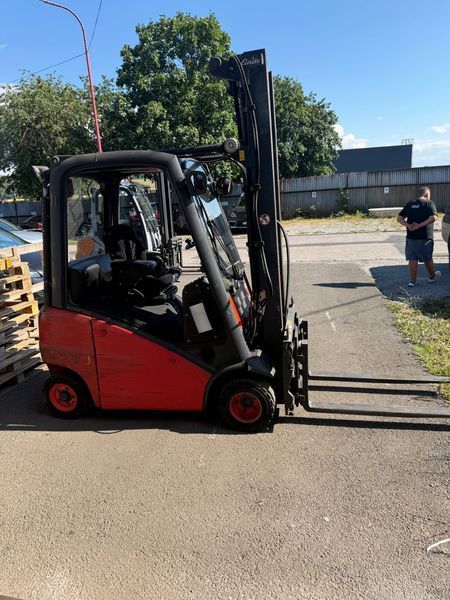 Použit&aacute; manipulačn&aacute; technika Linde H18D &mdash; Booster Lift