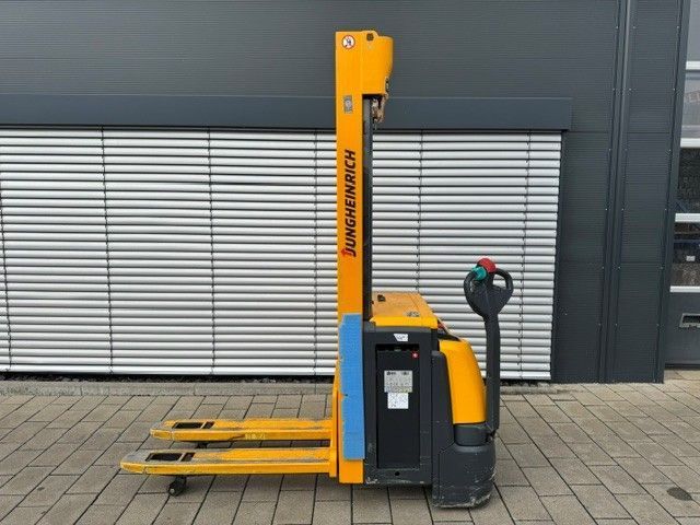 Used material handling equipment Jungheinrich EJC 216z &mdash; Booster Lift