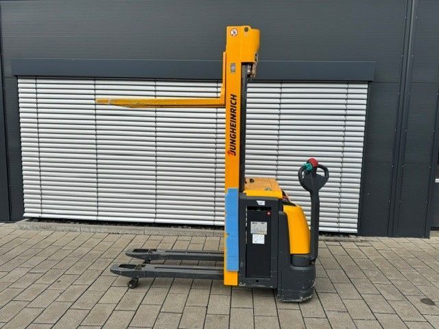 Used material handling equipment Jungheinrich EJC 216z &mdash; Booster Lift