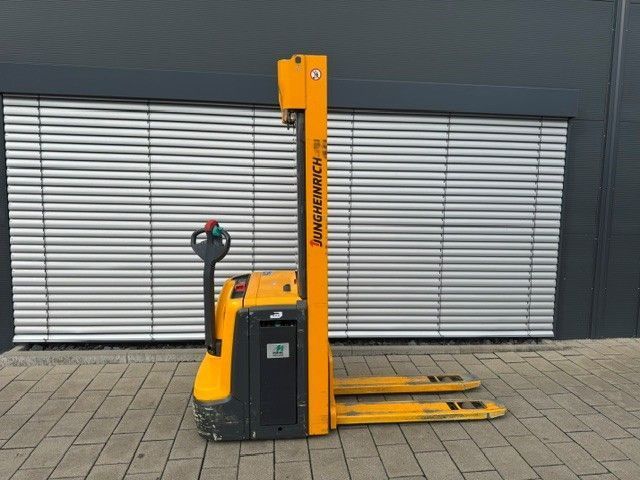 Used material handling equipment Jungheinrich EJC 216z &mdash; Booster Lift