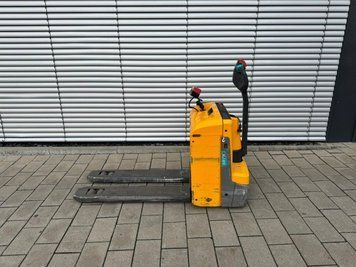 Used material handling equipment Jungheinrich EJE 116 mit Waage &mdash; Booster Lift
