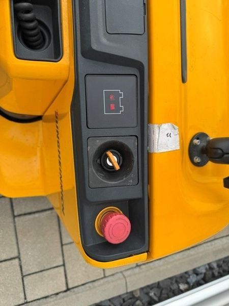 Used material handling equipment Jungheinrich EJE 116 mit Waage &mdash; Booster Lift