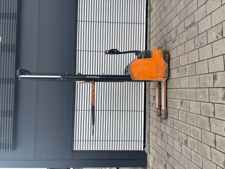 Used material handling equipment Still EGV 16 &mdash; Booster Lift
