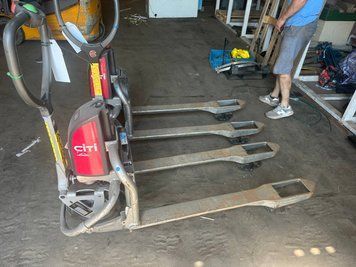 Použit&aacute; manipulačn&aacute; technika Linde CITI (2pc in stock) &mdash; Booster Lift