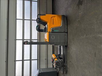 Used material handling equipment Jungheinrich ERD 220 Li-ion &mdash; Booster Lift