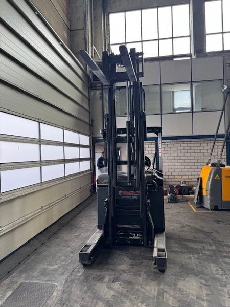 Použit&aacute; manipulačn&aacute; technika Yale MR14 &mdash; Booster Lift