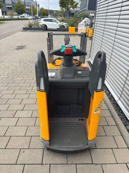 Použit&aacute; manipulačn&aacute; technika Jungheinrich ERD 220 Lithium &mdash; Booster Lift