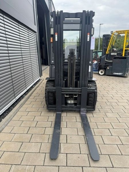 Použit&aacute; manipulačn&aacute; technika Doosan G30NXP &mdash; Booster Lift