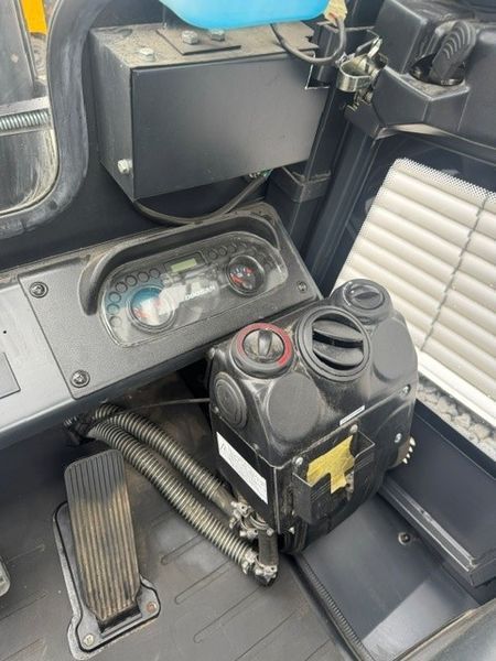 Použit&aacute; manipulačn&aacute; technika Doosan G30NXP &mdash; Booster Lift