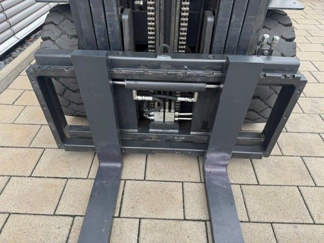 Použit&aacute; manipulačn&aacute; technika Doosan G30NXP &mdash; Booster Lift