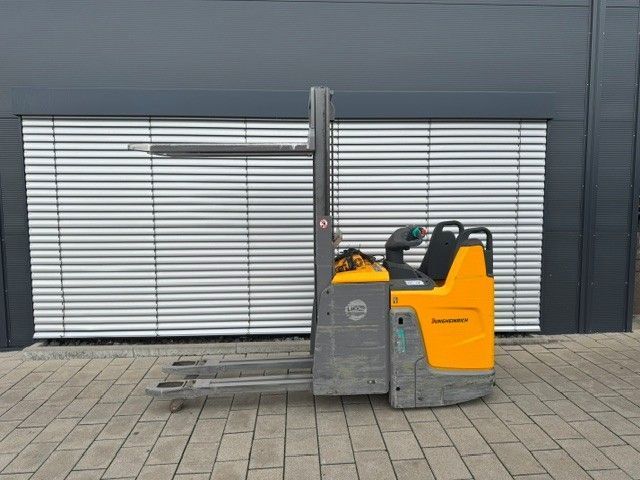 Použit&aacute; manipulačn&aacute; technika Jungheinrich ERD 220 Lithium &mdash; Booster Lift