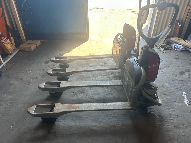 Použit&aacute; manipulačn&aacute; technika Linde CITI (2pc in stock) &mdash; Booster Lift
