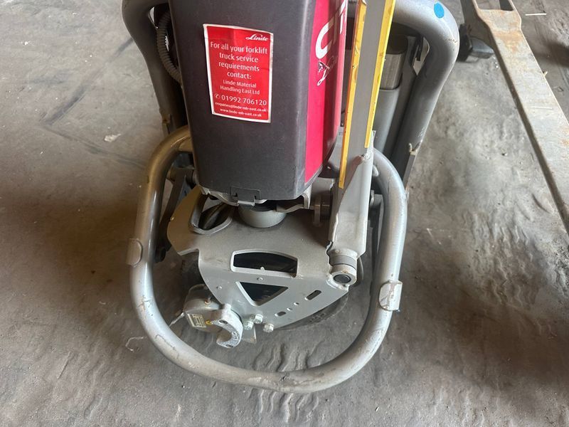 Použit&aacute; manipulačn&aacute; technika Linde CITI (2pc in stock) &mdash; Booster Lift