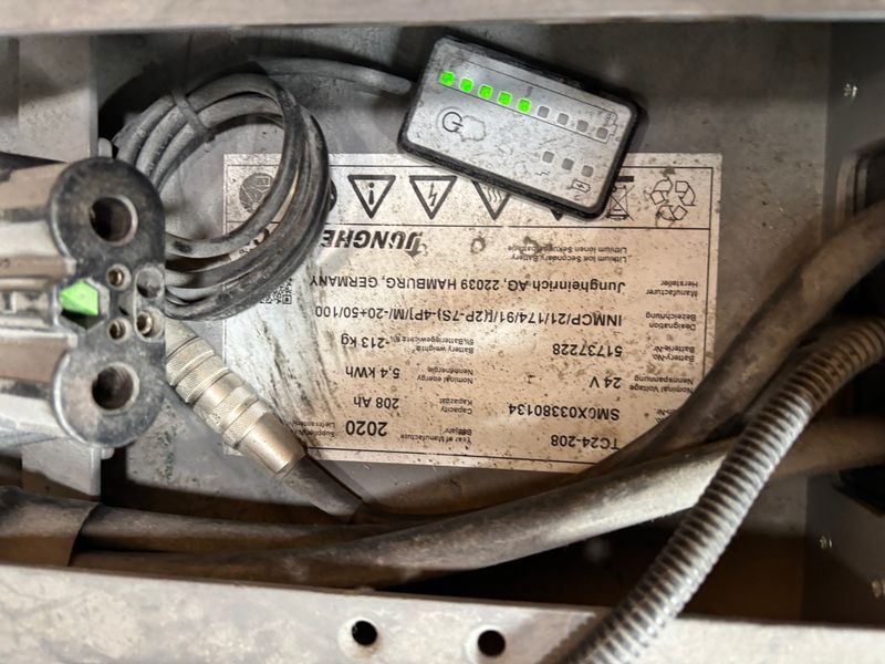 Used material handling equipment Jungheinrich ERD 220 Li-ion &mdash; Booster Lift