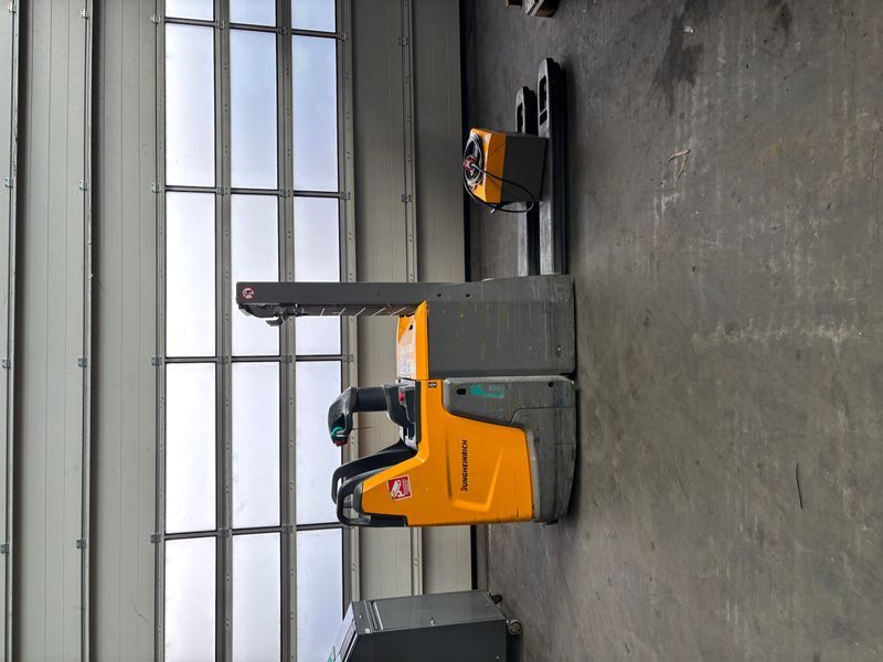 Used material handling equipment Jungheinrich ERD 220 Li-ion &mdash; Booster Lift